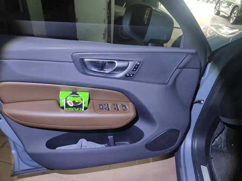 2024 Volvo XC60 PHEV T8 AWD Long Range Smart Luxury Edition — миниатюра 16