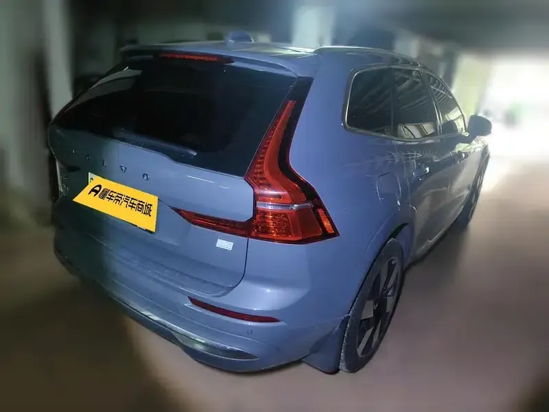 2024 Volvo XC60 PHEV T8 AWD Long Range Smart Luxury Edition — миниатюра 4