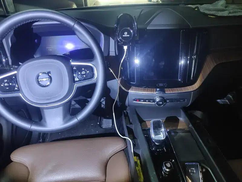 2024 Volvo XC60 PHEV T8 AWD Long Range Smart Luxury Edition — миниатюра 10