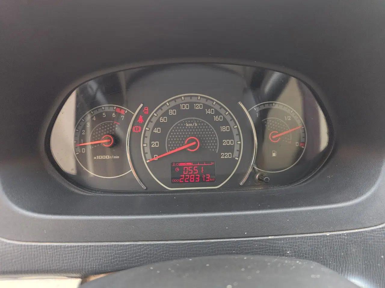 Wuling Zhengcheng 2015 1.8L Luxury Model LJ479QE2 — миниатюра 11