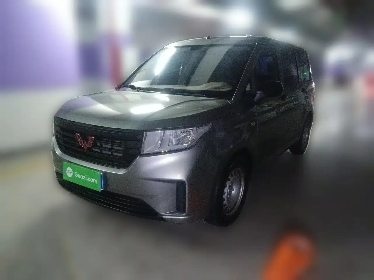 Wuling Hongguang PLUS 2020 1.5L Manual Standard Edition 5 Seats — миниатюра 1