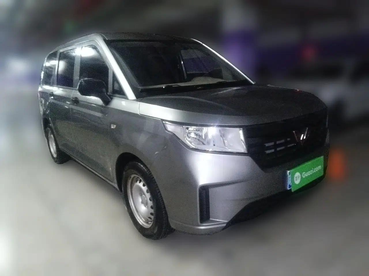 Wuling Hongguang PLUS 2020 1.5L Manual Standard Edition 5 Seats — миниатюра 3