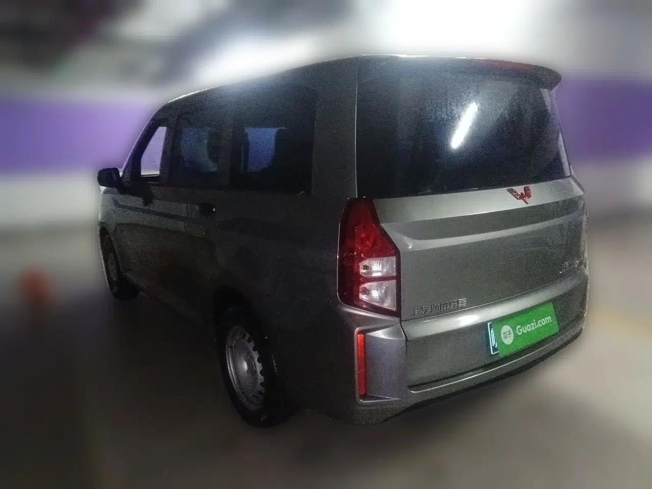 Wuling Hongguang PLUS 2020 1.5L Manual Standard Edition 5 Seats — миниатюра 4