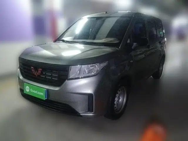 Wuling Hongguang PLUS 2020 1.5L Manual Standard Edition 5 Seats