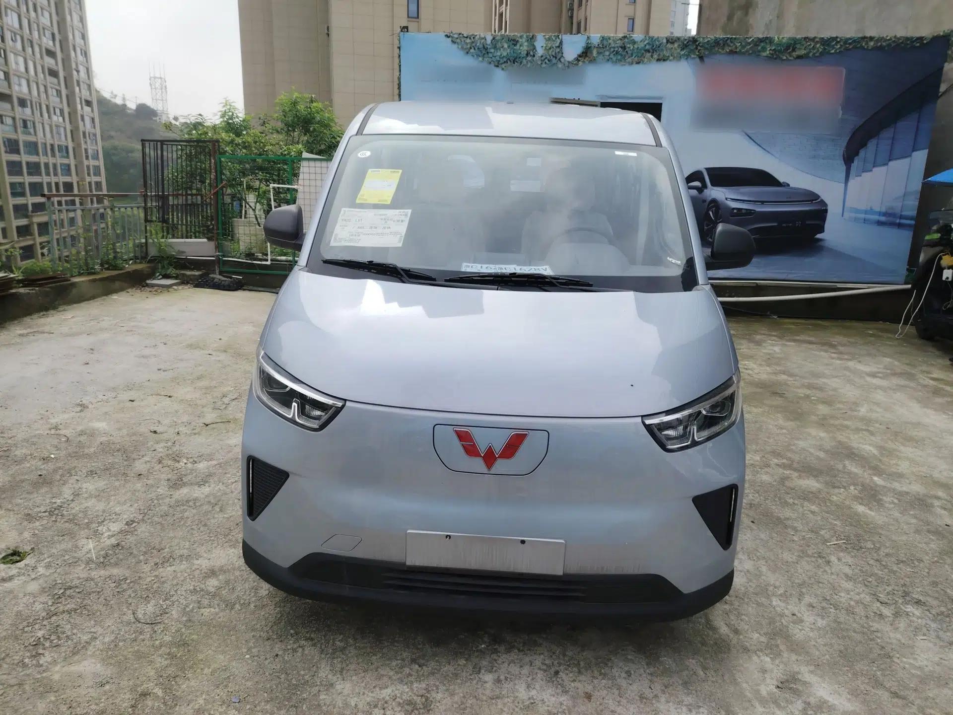 Wuling Yangguang 2024 300KM Comfort Version Passenger Van 75kW — миниатюра 2