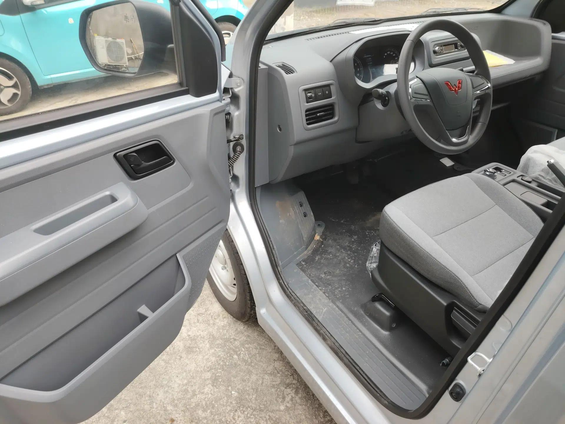 Wuling Yangguang 2024 300KM Comfort Version Passenger Van 75kW — миниатюра 18
