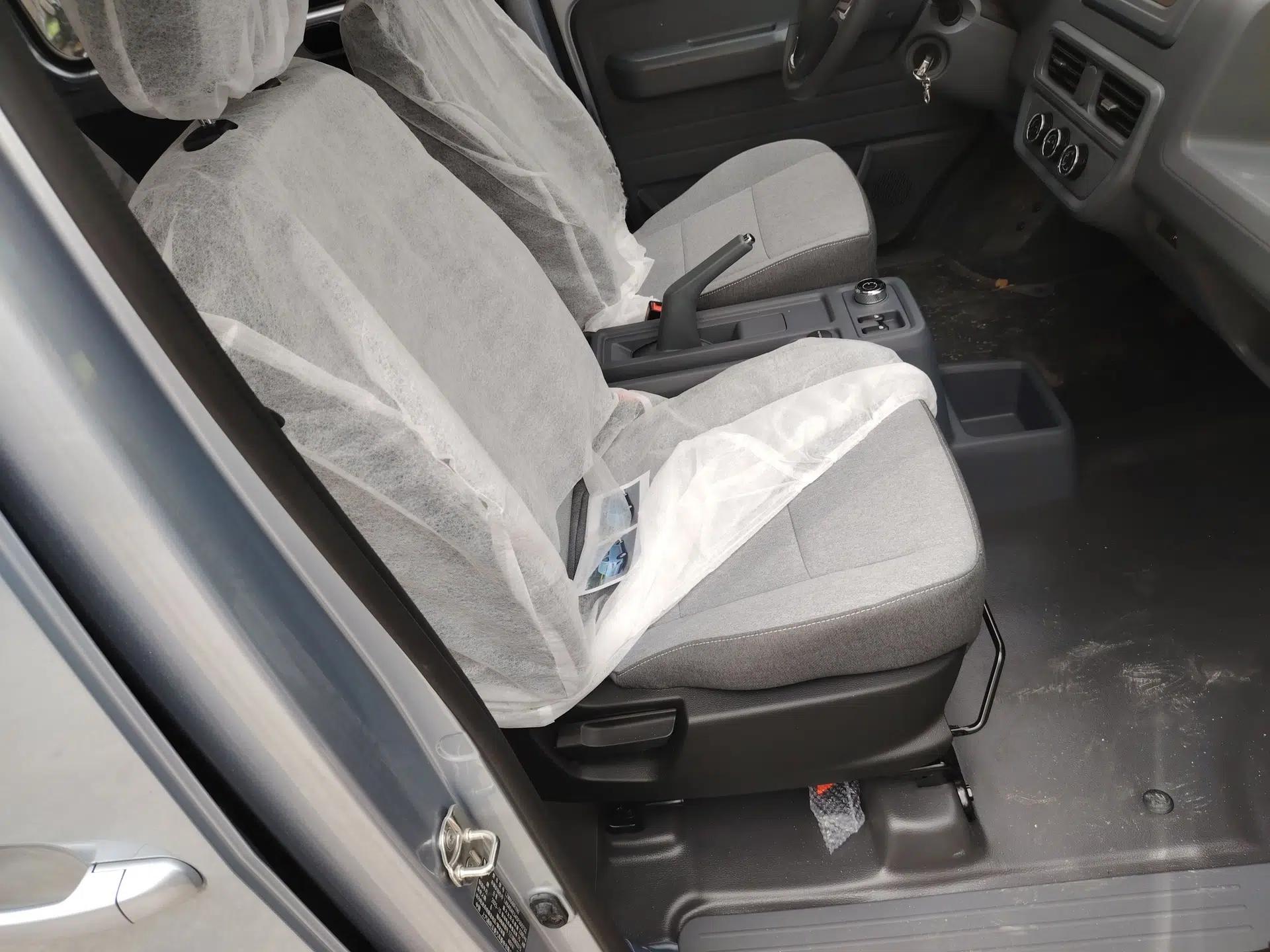 Wuling Yangguang 2024 300KM Comfort Version Passenger Van 75kW — миниатюра 19