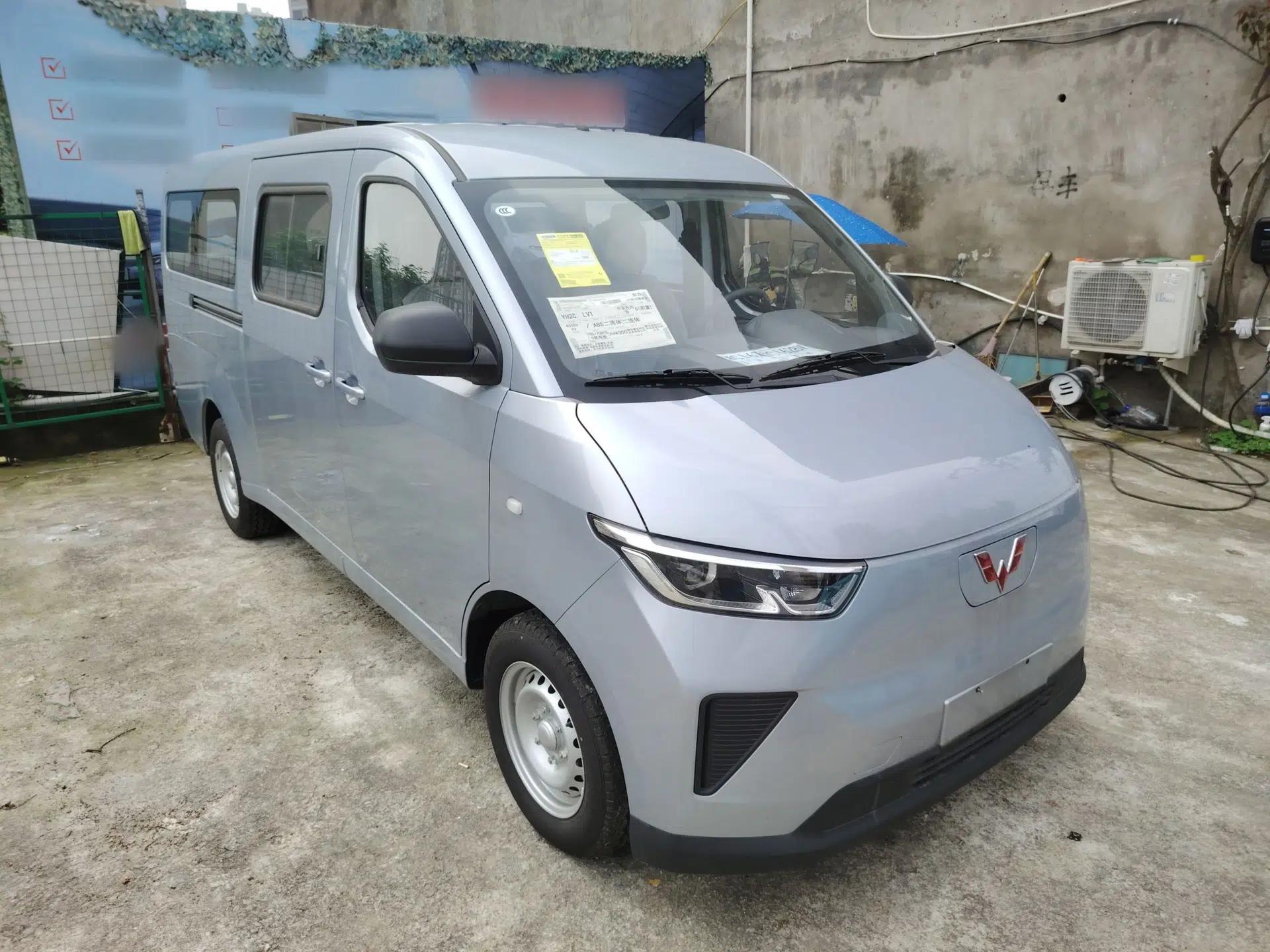 Wuling Yangguang 2024 300KM Comfort Version Passenger Van 75kW — миниатюра 3