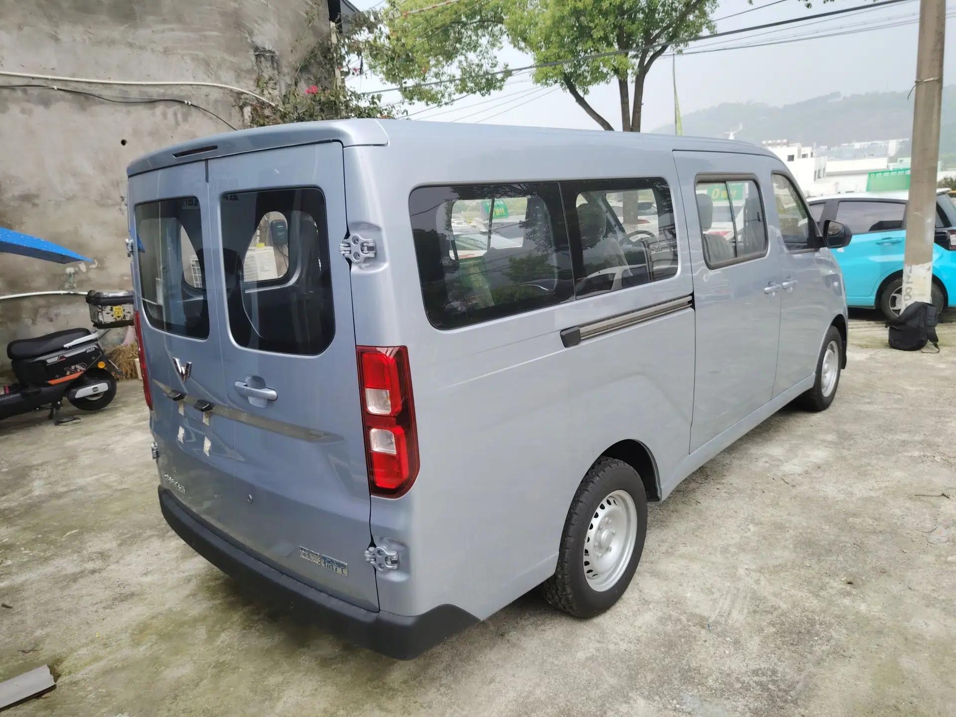Wuling Yangguang 2024 300KM Comfort Version Passenger Van 75kW — миниатюра 6