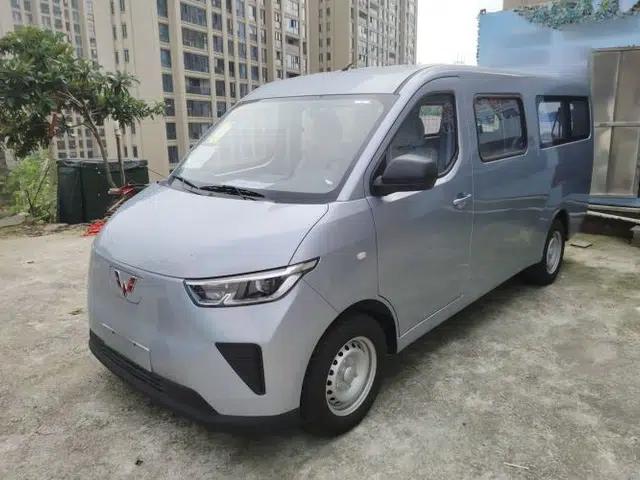 Wuling Yangguang 2024 300KM Comfort Version Passenger Van 75kW