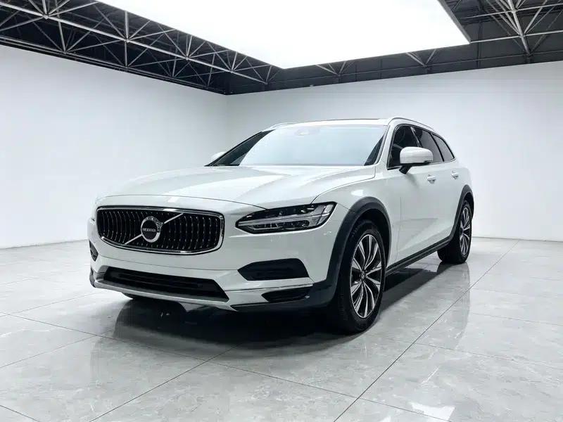 2024 Volvo V90 Cross Country B5 AWD Smart Edition — миниатюра 1