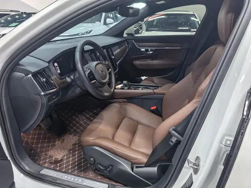 2024 Volvo V90 Cross Country B5 AWD Smart Edition — миниатюра 12