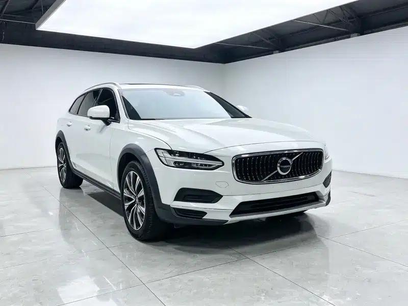 2024 Volvo V90 Cross Country B5 AWD Smart Edition — миниатюра 3