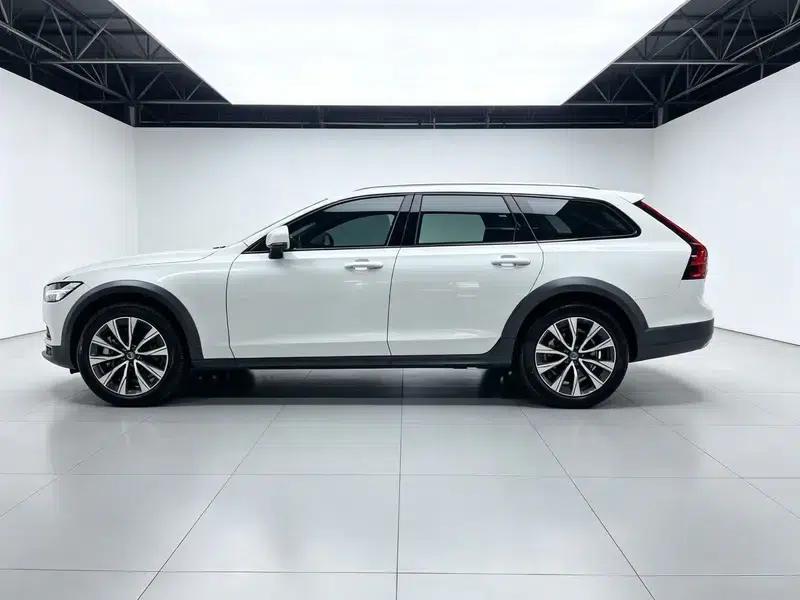 2024 Volvo V90 Cross Country B5 AWD Smart Edition — миниатюра 4