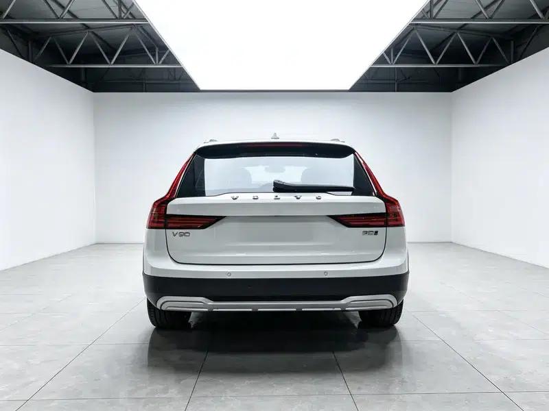 2024 Volvo V90 Cross Country B5 AWD Smart Edition — миниатюра 5