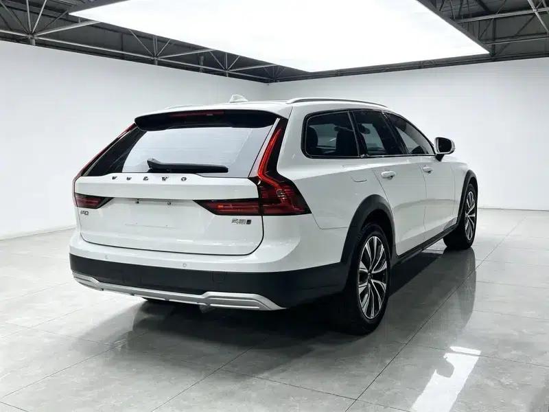 2024 Volvo V90 Cross Country B5 AWD Smart Edition — миниатюра 6
