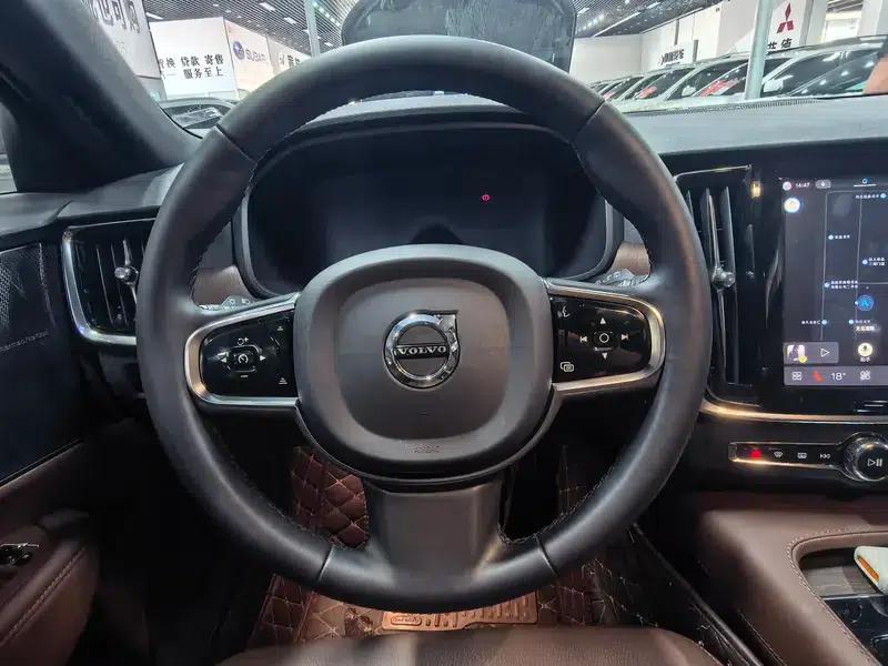 2024 Volvo V90 Cross Country B5 AWD Smart Edition — миниатюра 10