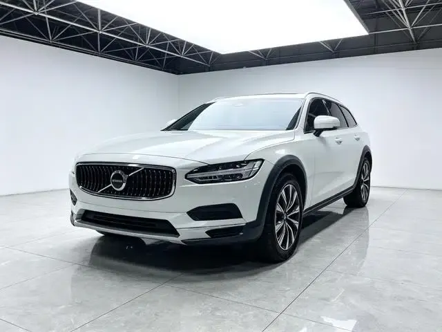 2024 Volvo V90 Cross Country B5 AWD Smart Edition
