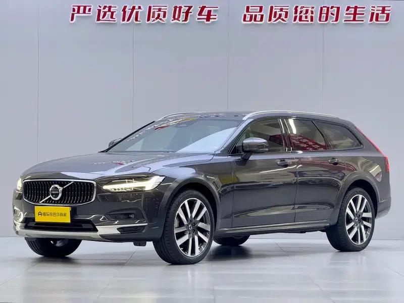 2022 Volvo V90 Cross Country B5 AWD Ultimate Edition — миниатюра 1