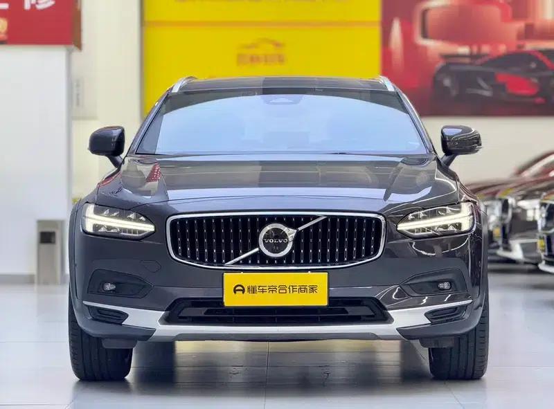 2022 Volvo V90 Cross Country B5 AWD Ultimate Edition — миниатюра 2