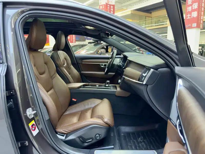 2022 Volvo V90 Cross Country B5 AWD Ultimate Edition — миниатюра 12