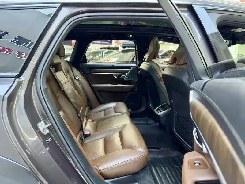 2022 Volvo V90 Cross Country B5 AWD Ultimate Edition — миниатюра 16