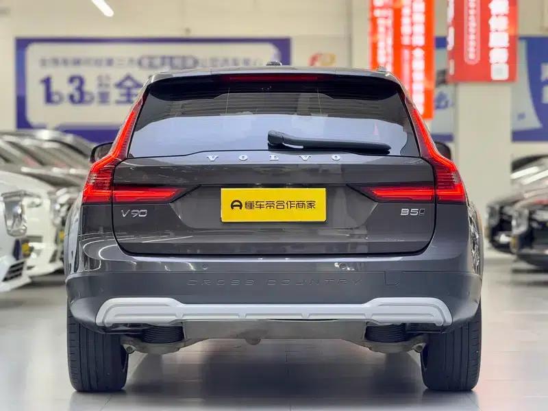 2022 Volvo V90 Cross Country B5 AWD Ultimate Edition — миниатюра 4