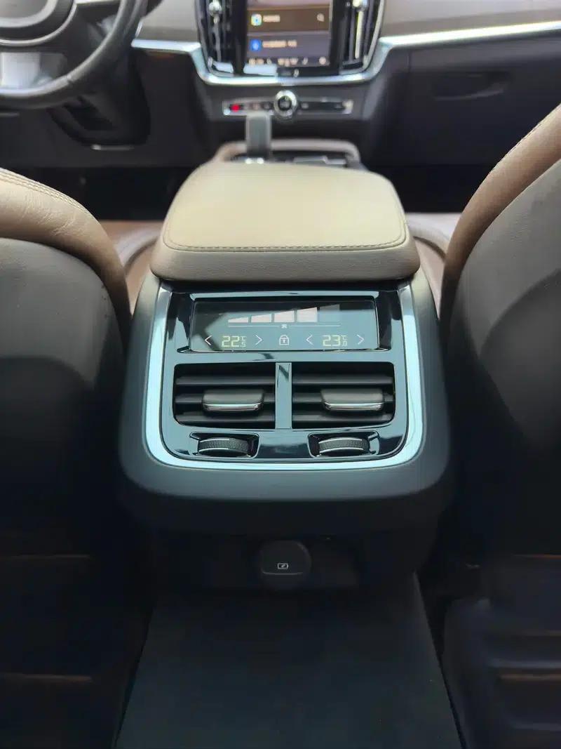 2022 Volvo V90 Cross Country B5 AWD Ultimate Edition — миниатюра 6