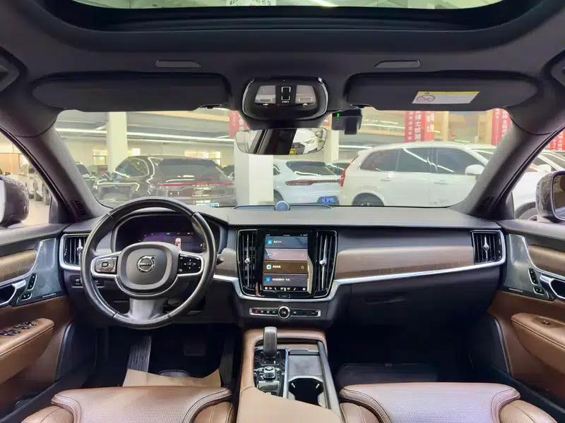 2022 Volvo V90 Cross Country B5 AWD Ultimate Edition — миниатюра 8