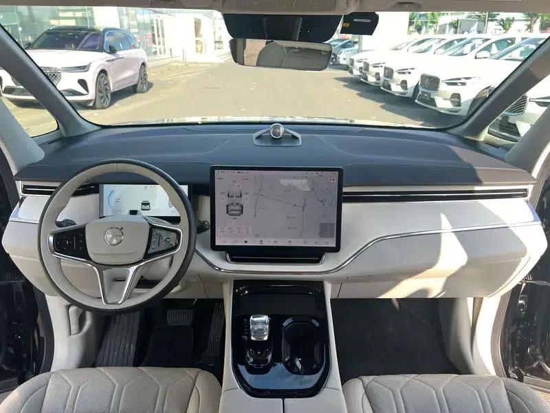 Volvo EM90 2025 Ultra 6-seater — миниатюра 12