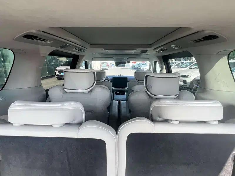 Volvo EM90 2025 Ultra 6-seater — миниатюра 8