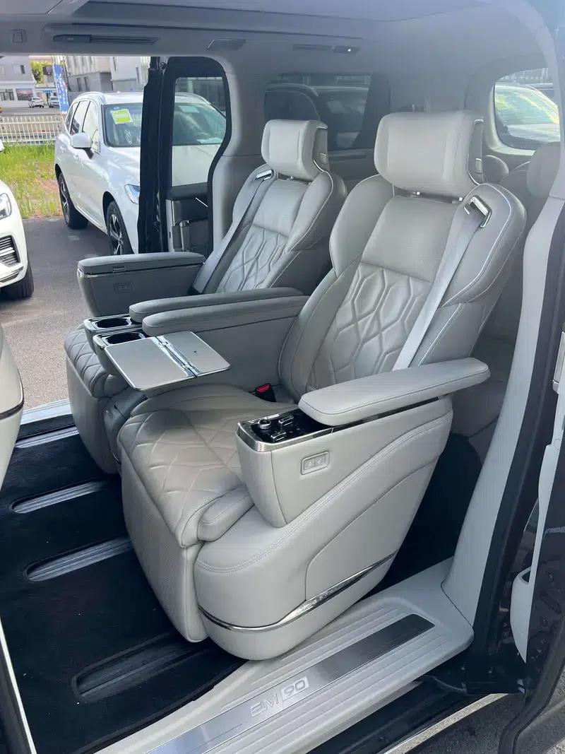 Volvo EM90 2025 Ultra 6-seater — миниатюра 9