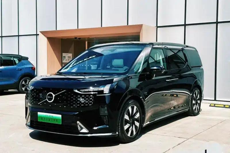 Volvo EM90 2025 Ultra 6-seater — миниатюра 1