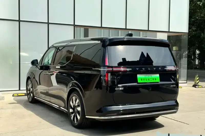 Volvo EM90 2025 Ultra 6-seater — миниатюра 3