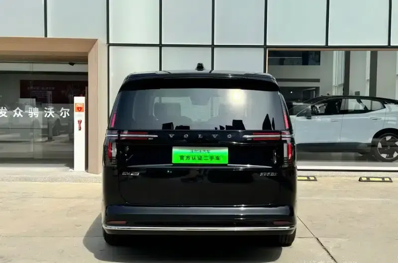 Volvo EM90 2025 Ultra 6-seater — миниатюра 4