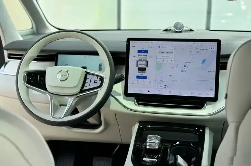 Volvo EM90 2025 Ultra 6-seater — миниатюра 5