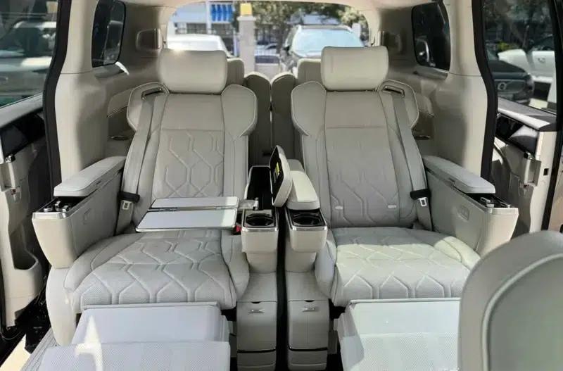 Volvo EM90 2025 Ultra 6-seater — миниатюра 9