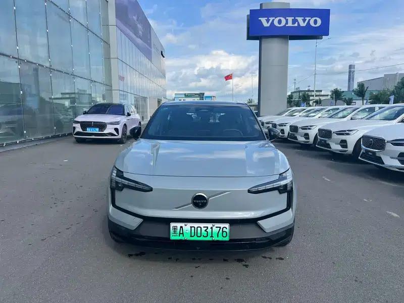 Volvo EX30 2025 Rear-Wheel Drive Long Range Plus — миниатюра 2