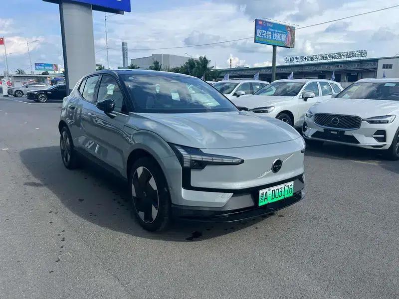 Volvo EX30 2025 Rear-Wheel Drive Long Range Plus — миниатюра 3