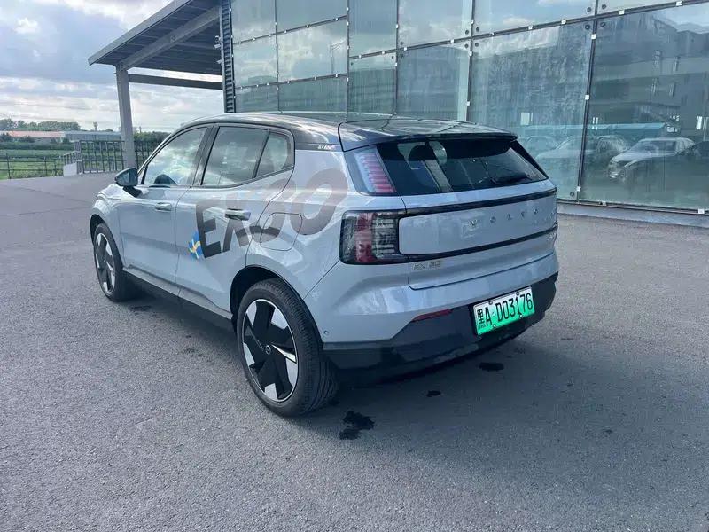 Volvo EX30 2025 Rear-Wheel Drive Long Range Plus — миниатюра 4