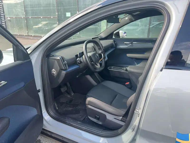 Volvo EX30 2025 Rear-Wheel Drive Long Range Plus — миниатюра 10