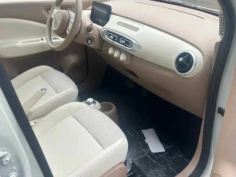 Wuling Hongguang MINIEV 2025 Model, 205km/h, Lithium Iron Phosphate, Four-Door Version, Premium+ Edition — миниатюра 5