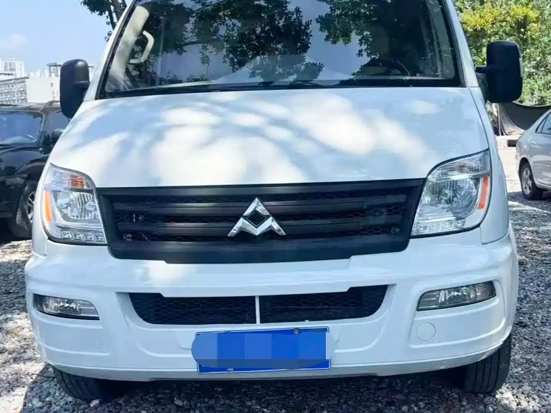 Xintu V80 2023 2.0T PLUS Manual City Edition Short Wheelbase Ultra-Low Roof 7/8/9 Seats — миниатюра 2