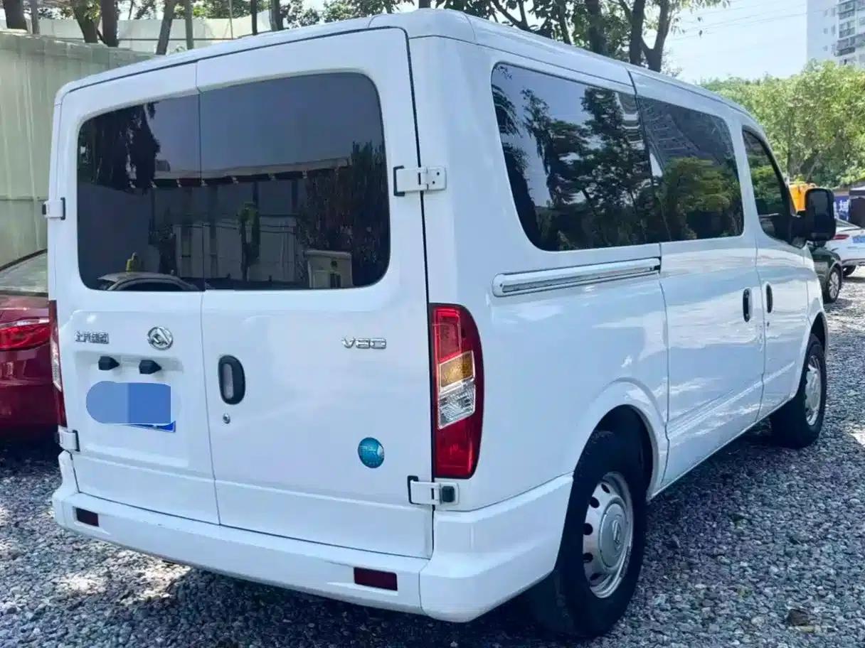 Xintu V80 2023 2.0T PLUS Manual City Edition Short Wheelbase Ultra-Low Roof 7/8/9 Seats — миниатюра 4