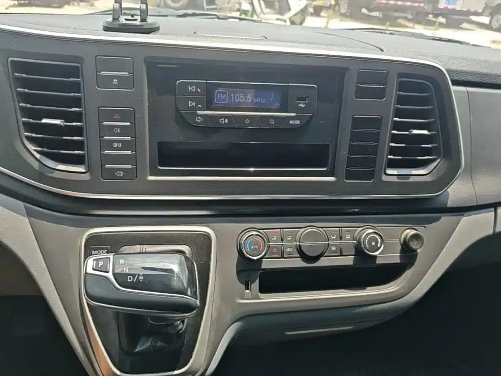 Xintu V80 2025 PRO Aoyuntong 2.0T Automatic Long Wheelbase Mid-Roof 6/7/8/9 Seats — миниатюра 13