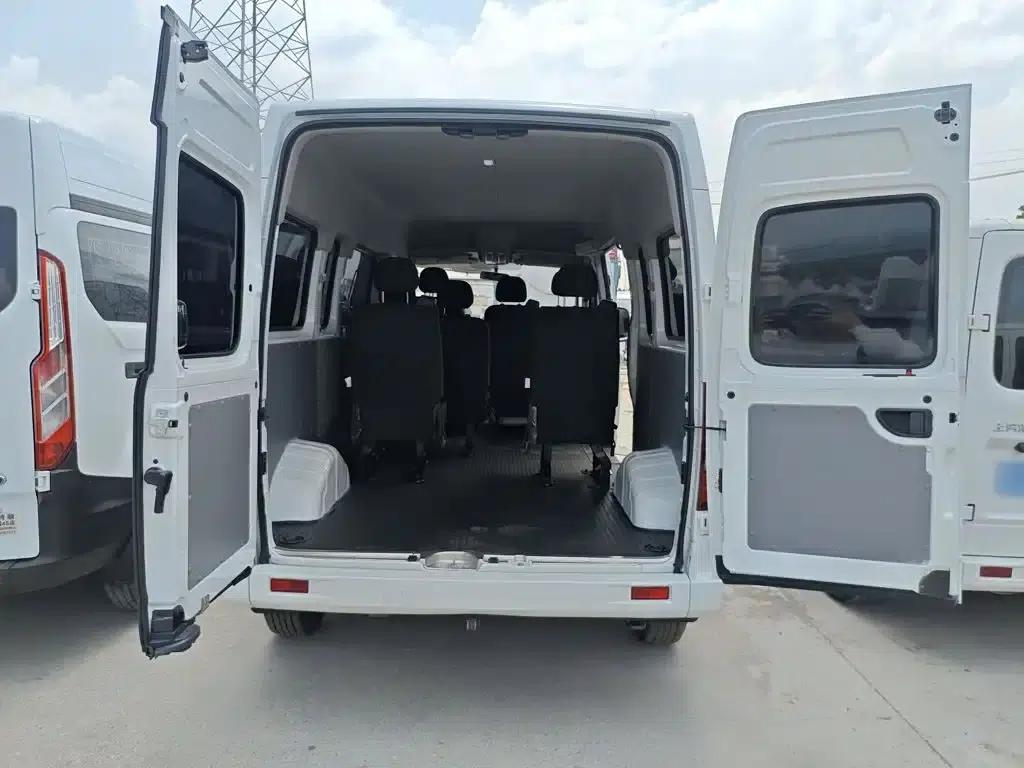 Xintu V80 2025 PRO Aoyuntong 2.0T Automatic Long Wheelbase Mid-Roof 6/7/8/9 Seats — миниатюра 19