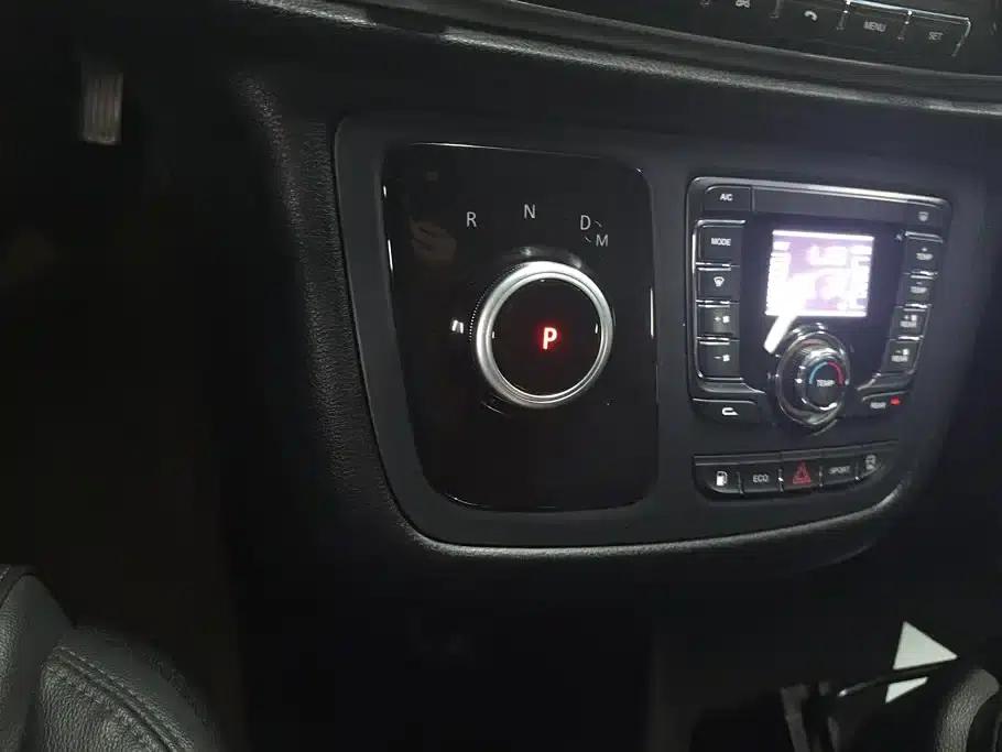 Maxus G10 2021 2.0T Automatic Elite Edition Gasoline 7-Seater — миниатюра 16