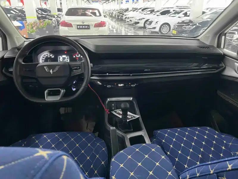 Wuling Jiachen 2022 1.5L Manual Comfort Model — миниатюра 10
