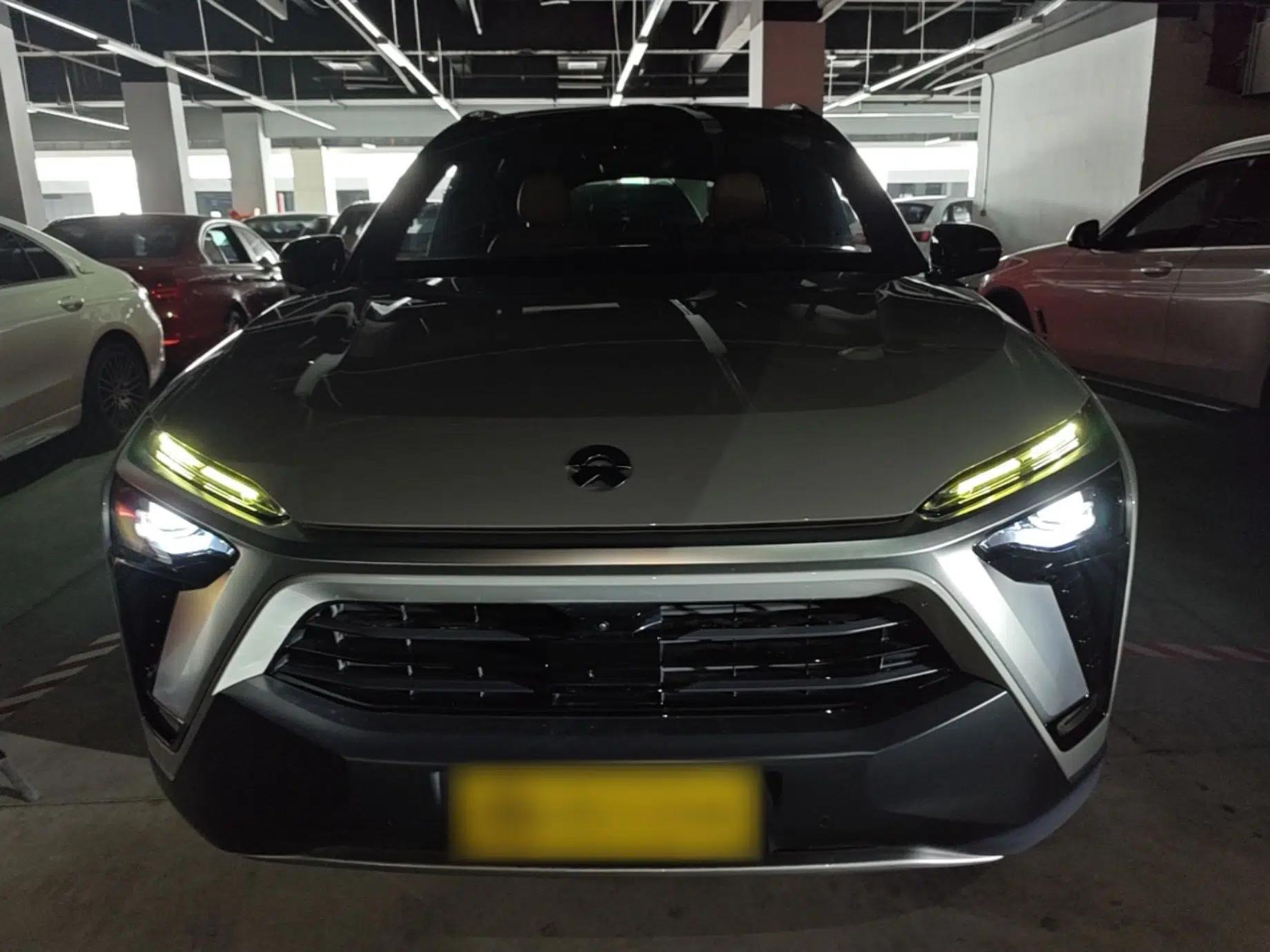 Nio ES8 2020 415 km Range 7-Seater Version — миниатюра 2