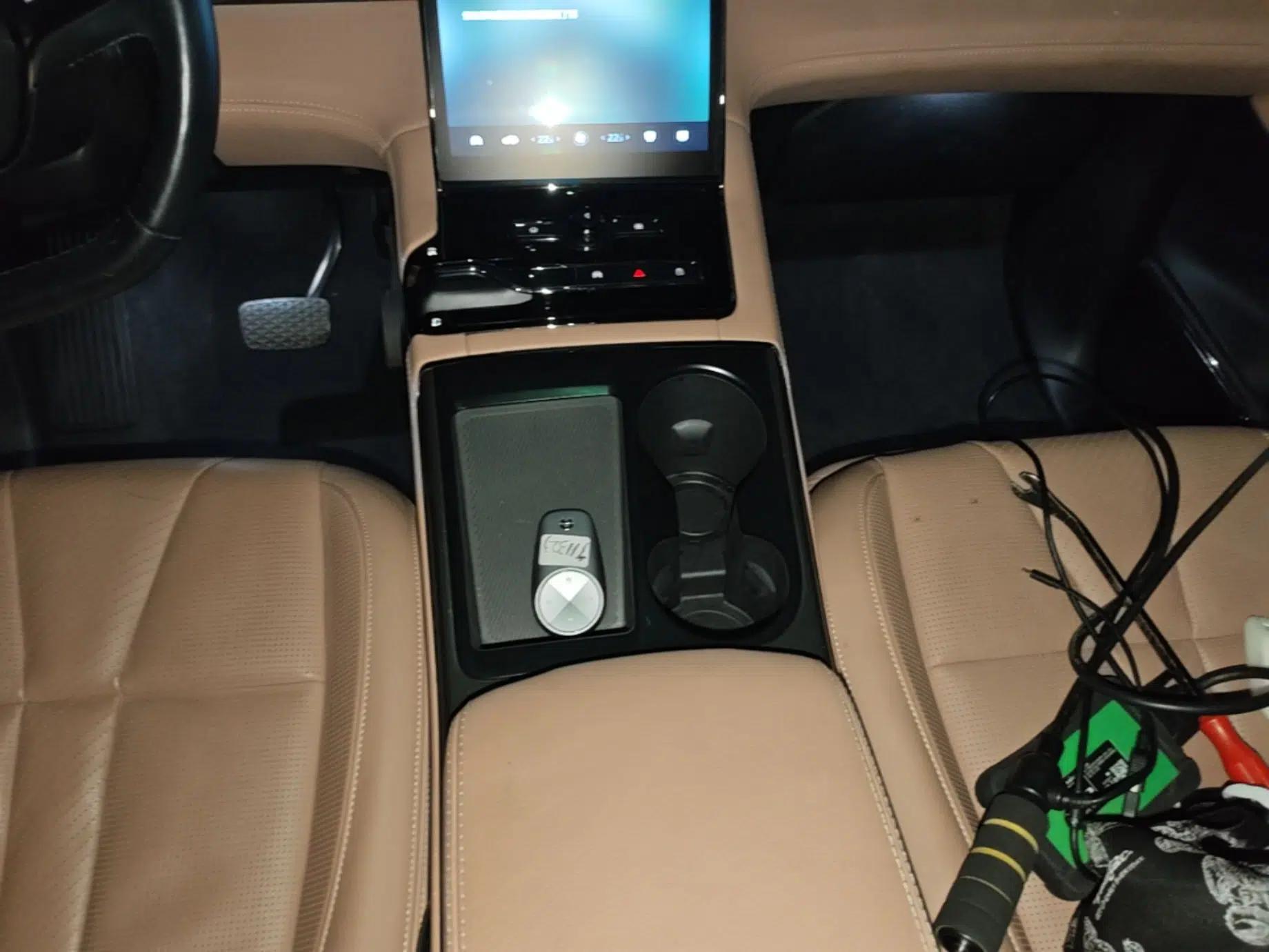 Nio ES8 2020 415 km Range 7-Seater Version — миниатюра 16